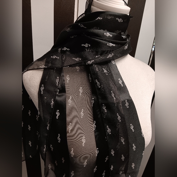 Music Note Scarf - Picture 5 of 5
